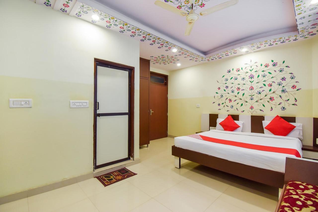 Oyo 11389 Hotel Ng Palace ジャイプール エクステリア 写真